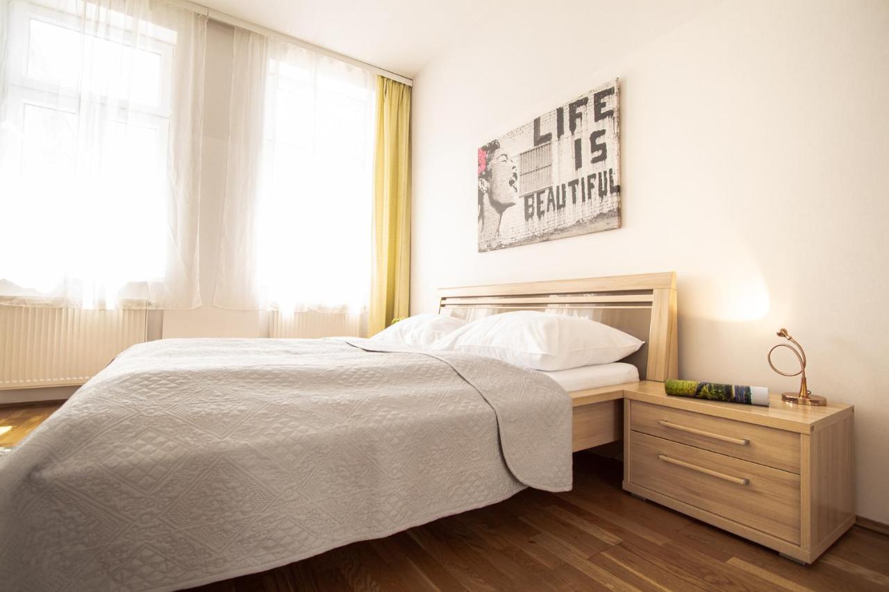 Apartment Davidgasse Wina Bagian luar foto