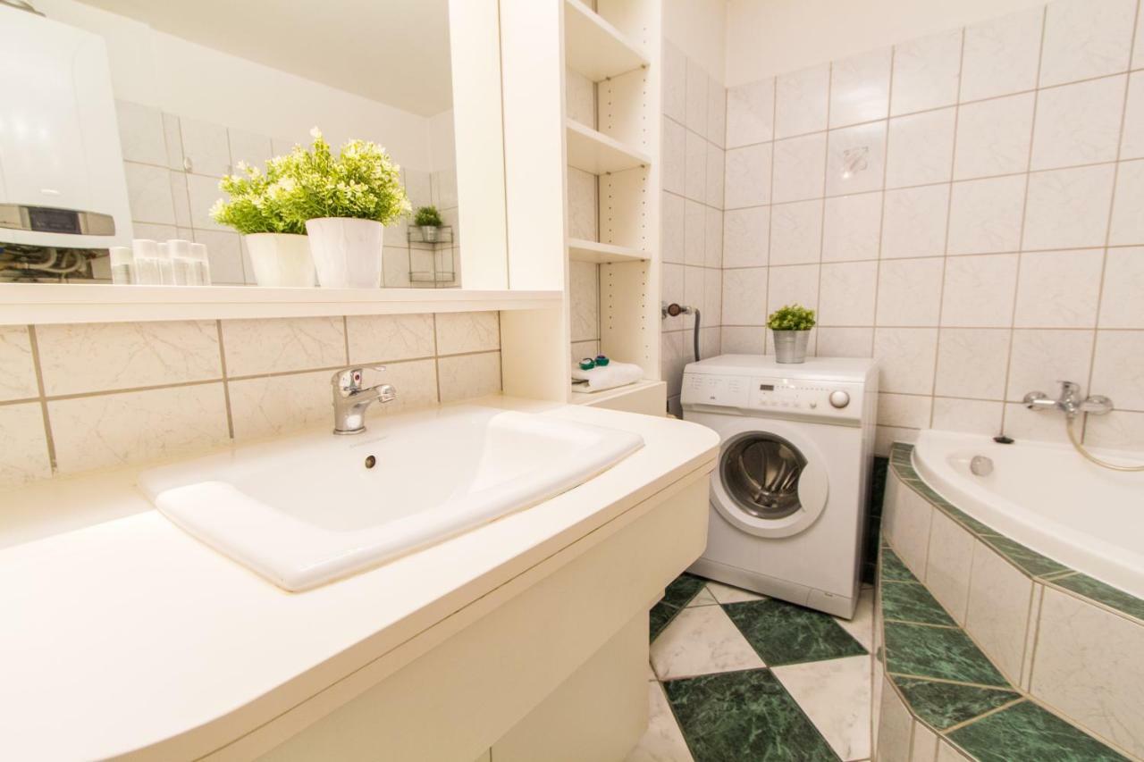 Apartment Davidgasse Wina Bagian luar foto